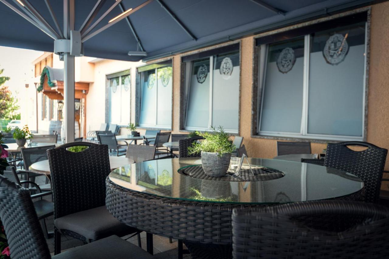 Hotel Restaurant Stoecklwirt Sankt Johann im Pongau Exteriör bild